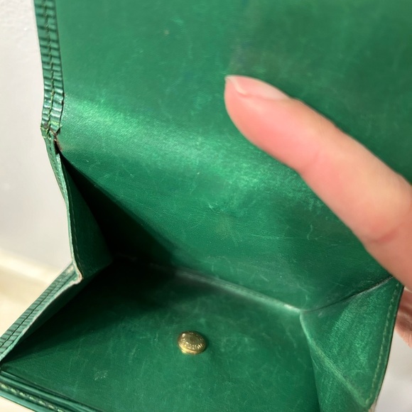 Louis Vuitton Epi Wallet!๐ - Picture 3 of 7